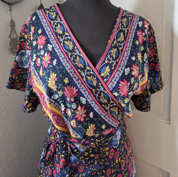 Elegant High-Low Floral Dress - Picture 3 of 7